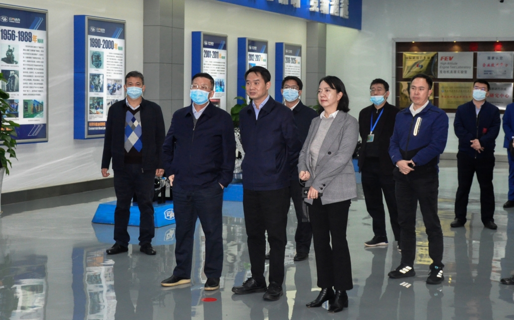 昆明市委常委杨东伟一行到云南IM体育动力集团有限公司开展调研
